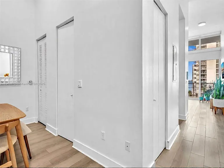 2200 NE 4th Ave — Photo 5