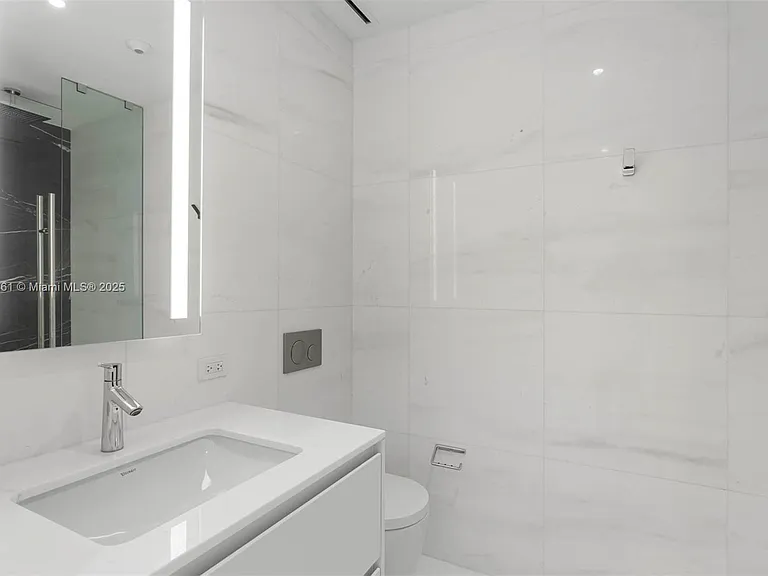 300 Biscayne Blvd #1403 — Photo 27