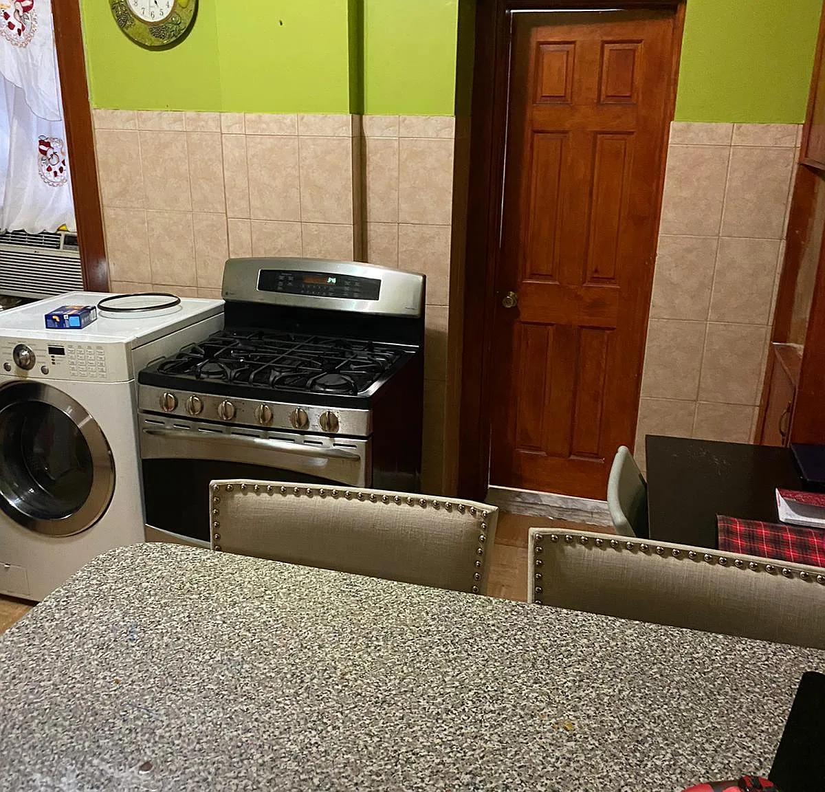 4 bed, 220 sqft, $1,000 — Photo 4