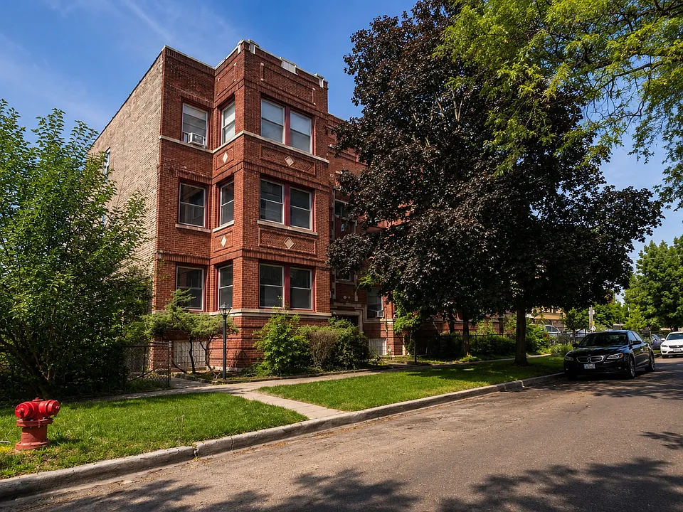 1528 E 74th Pl #1W