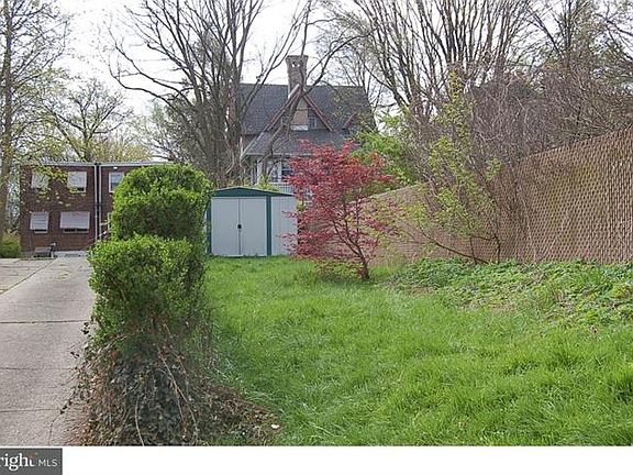 3rd image of 156 W Coulter St