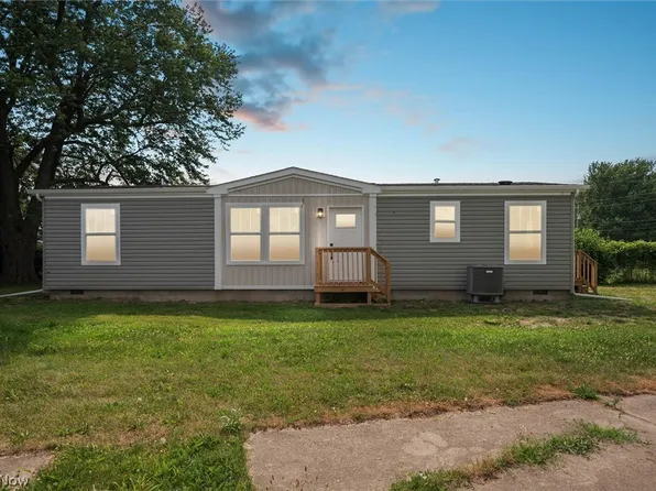 525 W 2nd St, Pt Clinton, OH 43452