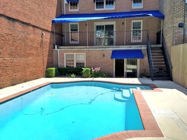 217 9th St SE, Washington, DC 20003