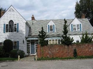 12 Shelter Ln, Locust Valley, NY 11560