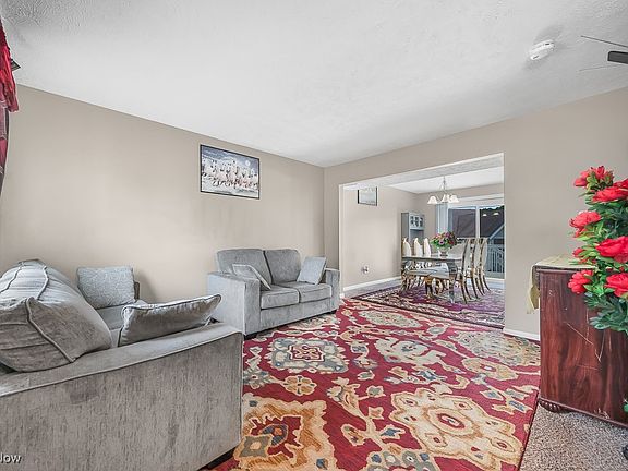 3rd image of 106 Glenwood Cir