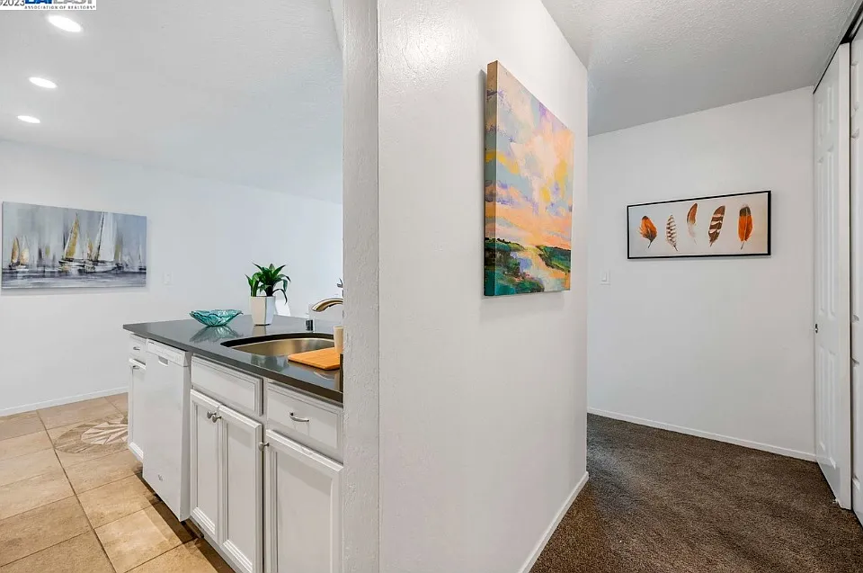 960 Shorepoint Ct #214