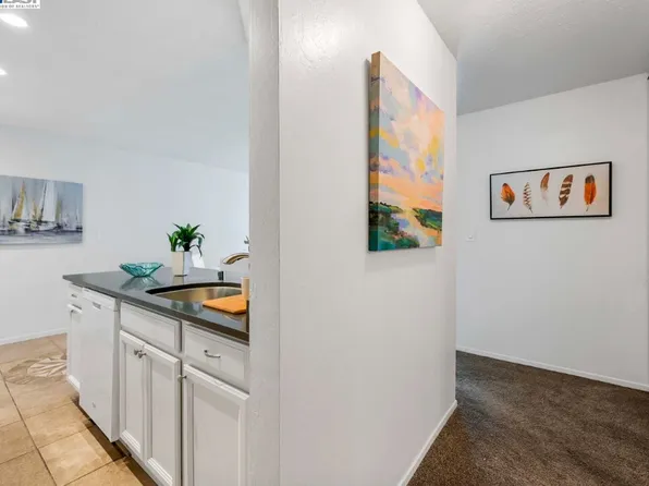 960 Shorepoint Ct APT 214, Alameda, CA 94501
