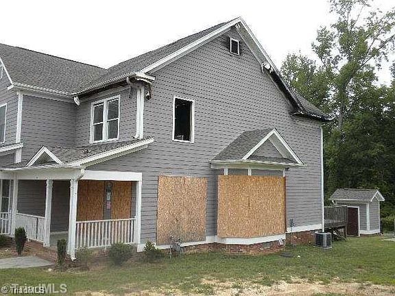 3rd image of 803 Green Oaks St