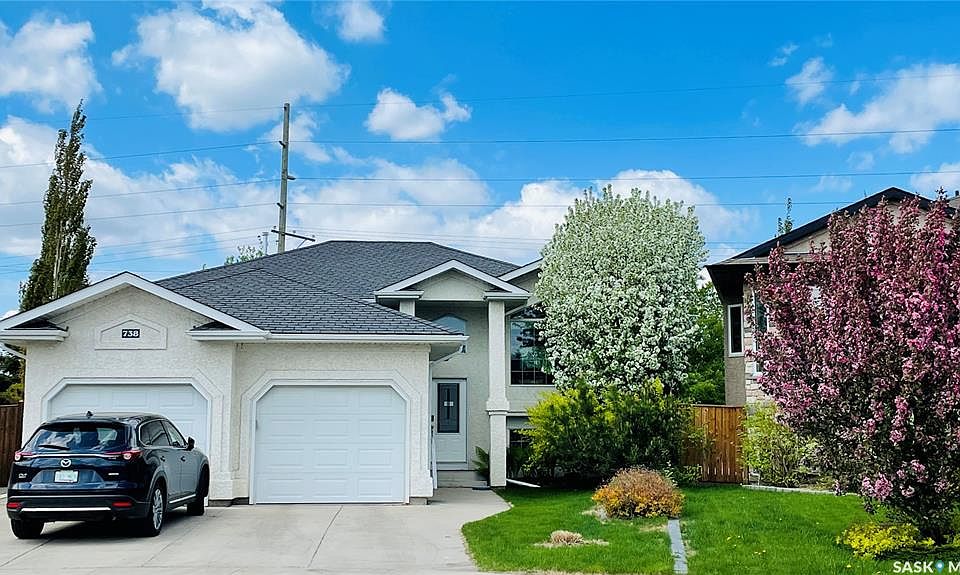1st image of 738 Wright CRESCENT