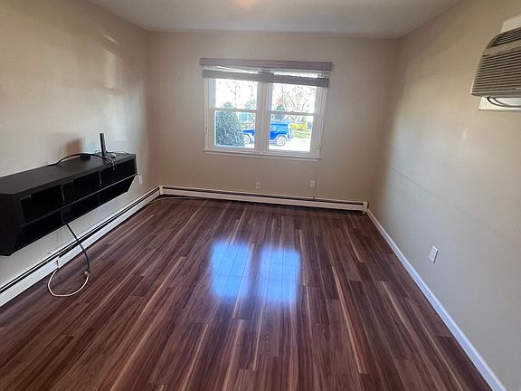 4th image of 5 Burton Ave #2