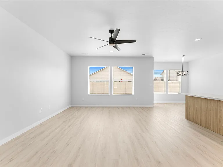 510 Waverly Ave — Photo 5