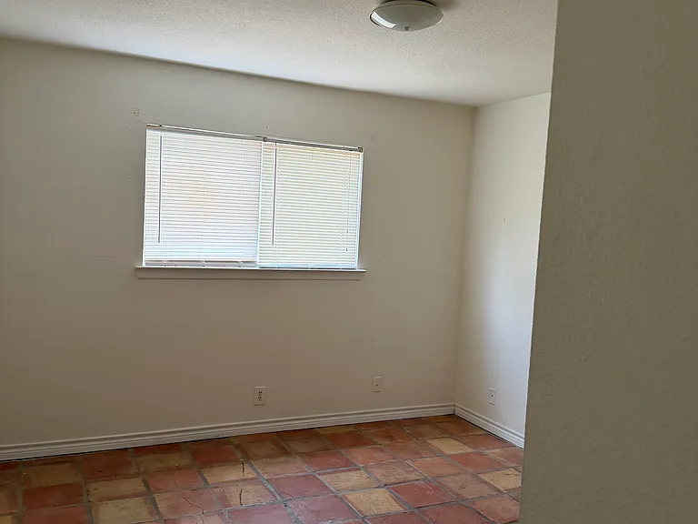 5927 Forest Knoll St — Photo 35
