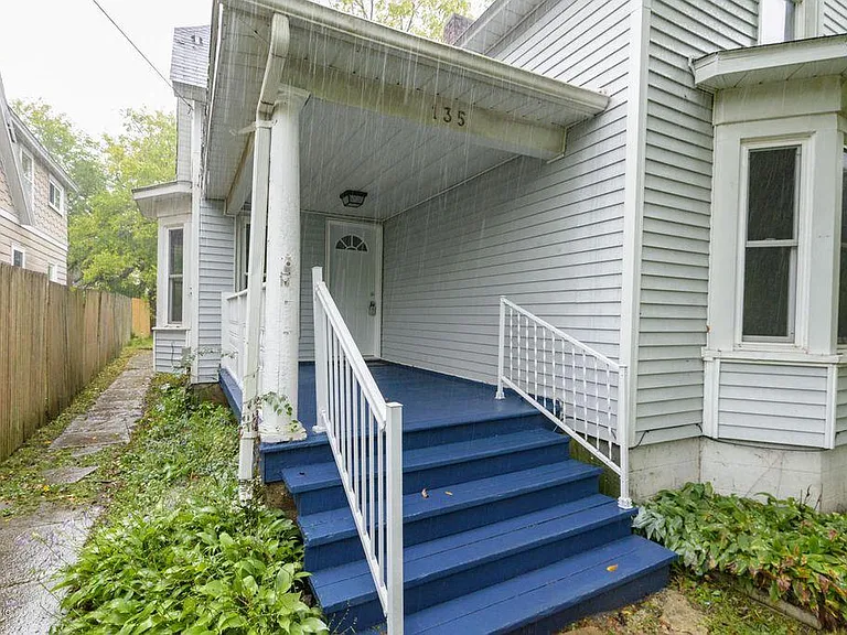 135 Burr Oak St — Photo 2