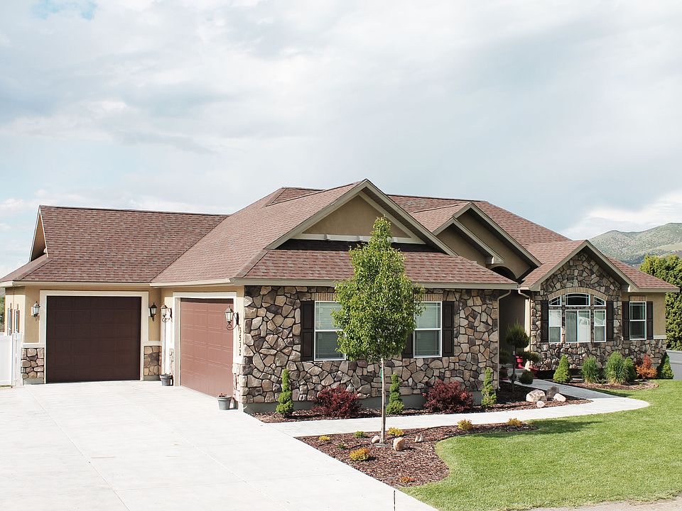 Oversized 3 Car Garage Space