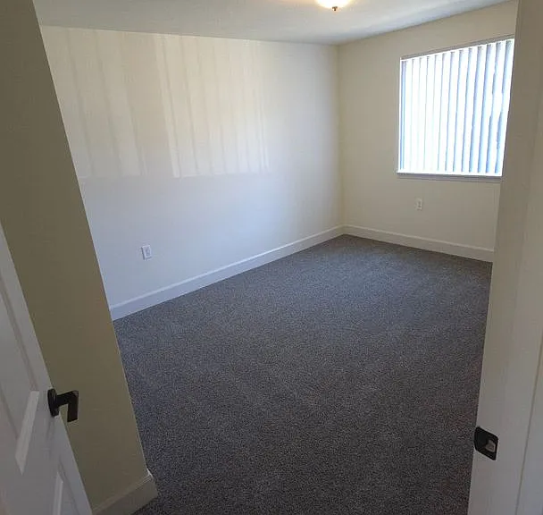 Winfou06-Columbia Village Apartments — Photo 15