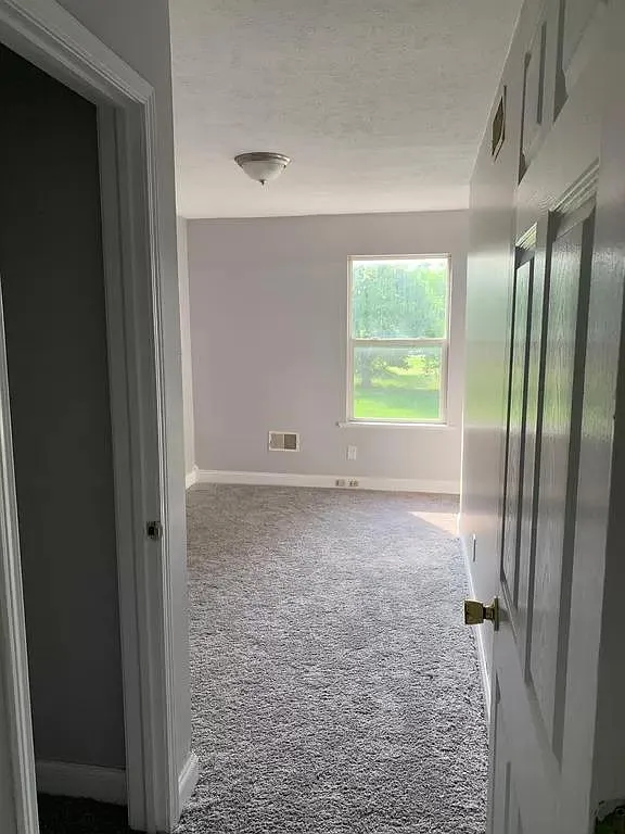 10625 Hathaway Ave, — Photo 3