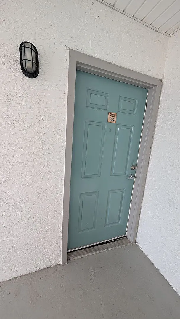 3 Bedroom 3 Baths Condominium — Photo 3