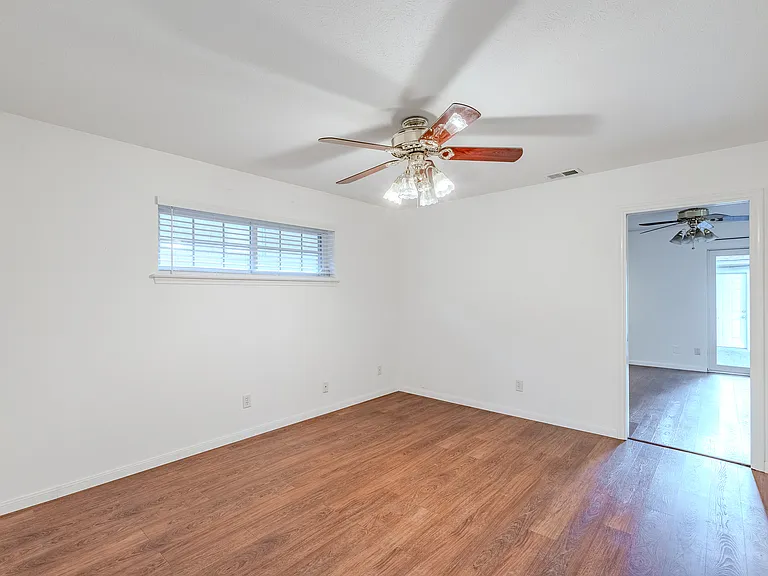7021 Kingsbury Dr — Photo 17