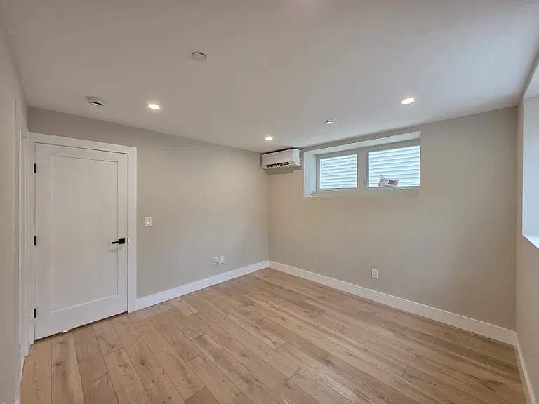 334 Van Duzer St #1 — Photo 9