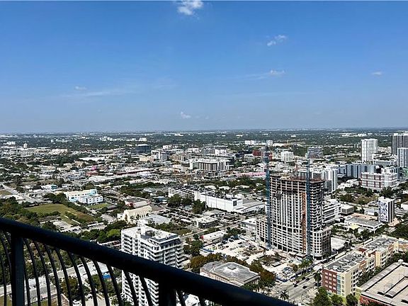 4th image of 1750 N Bayshore Dr APT 5309