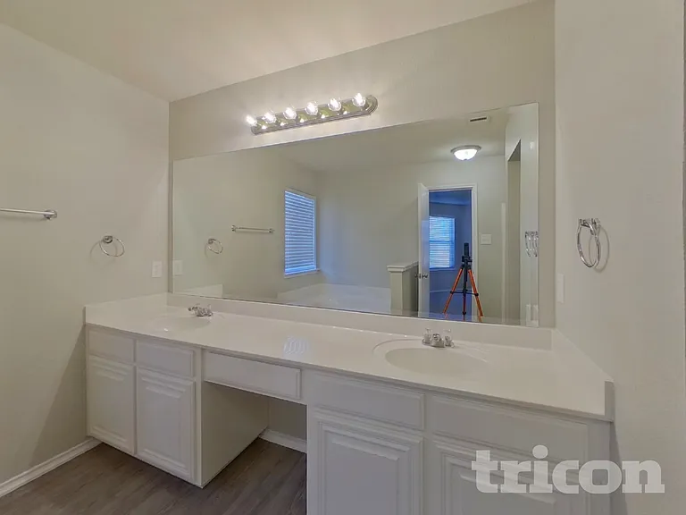 10712 Braemoor Dr — Photo 7