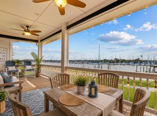403 W Shore Dr, Clear Lake Shores, TX 77565
