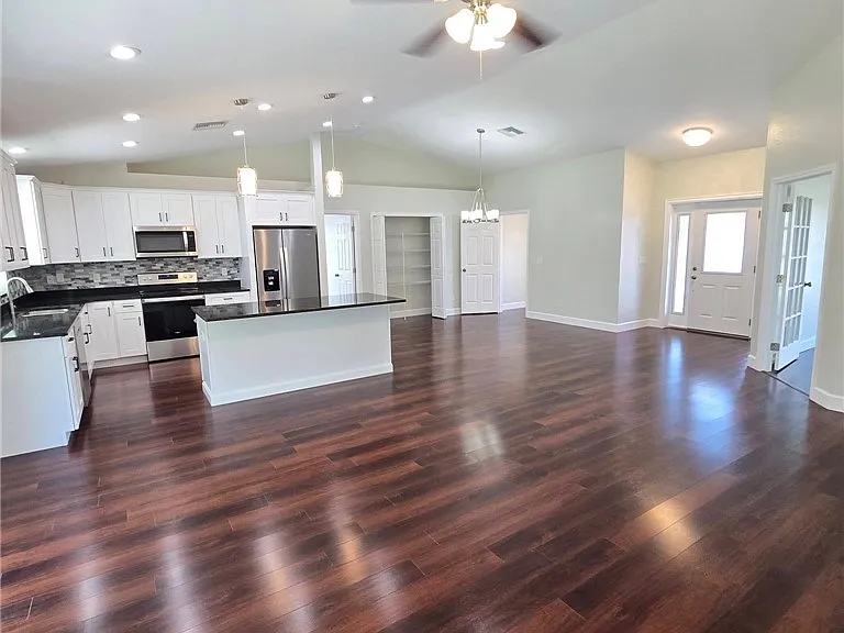124 Clinton Ave — Photo 4