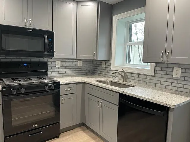 240 E Green St — Photo 3