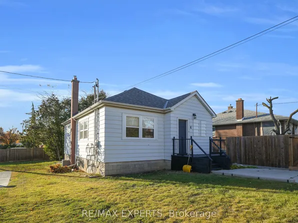 4 Larchmere Ave, Toronto, ON M9L 2N1