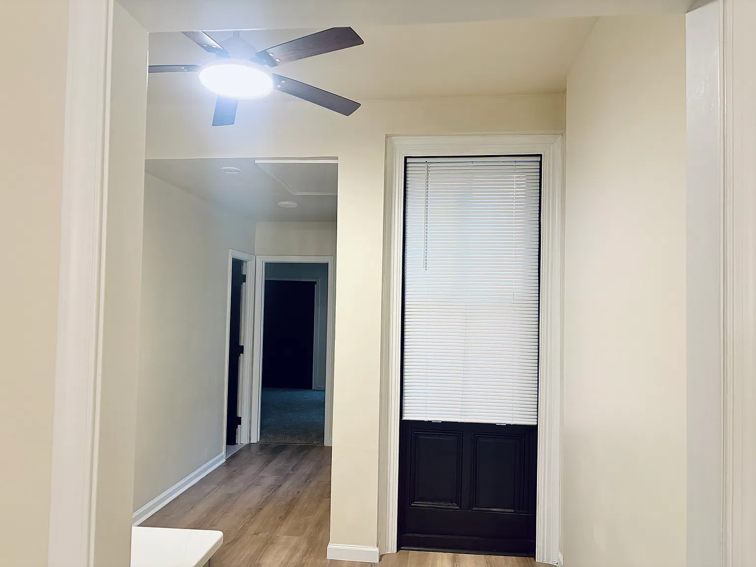1 bed, 1000 sqft, $1,350 — Photo 3