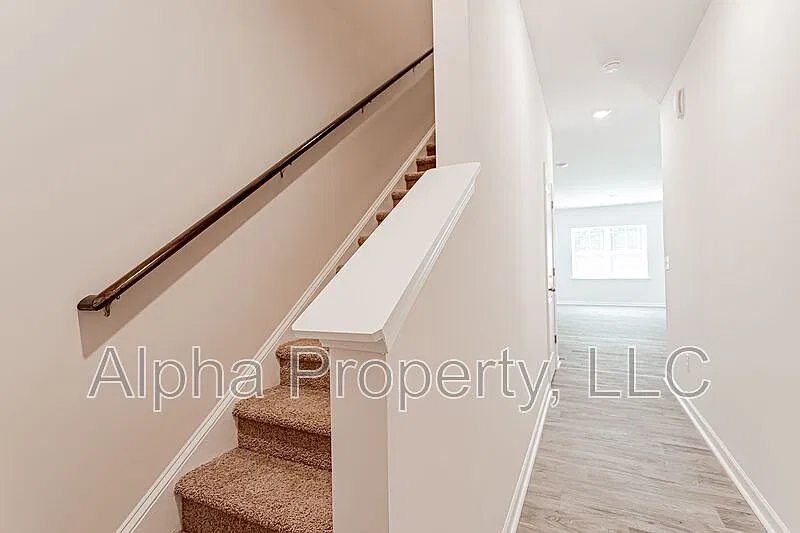 3 bed, 2.5 bath, 1500 sqft, $1,695 — Photo 2