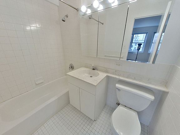 4th image of 1470 1st Ave APT 7D