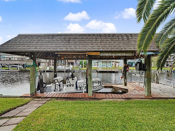 3rd image of 531 Pompano St