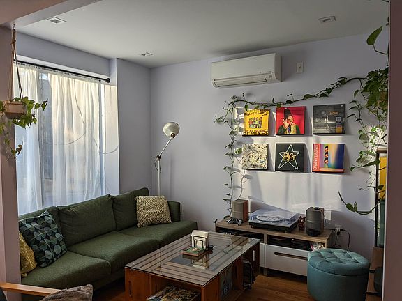 4th image of 121 Clermont Ave #1A
