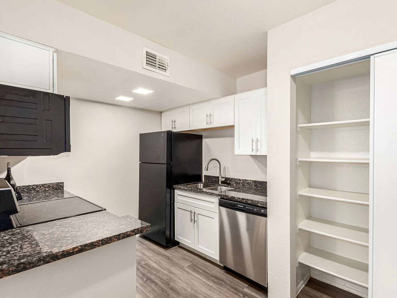 Goldcrest Apartments — Photo 3