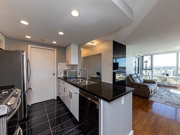 3rd image of 1033 Marinaside Cres #2905