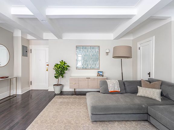 2nd image of 315 W 86th St APT 15A