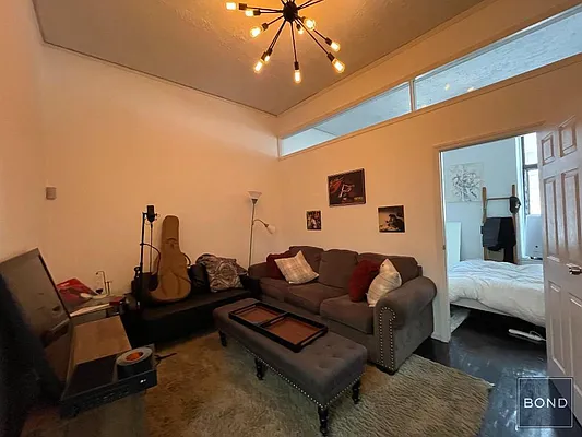 Rented by Bond New York | media 8