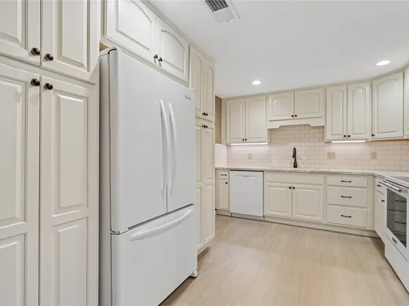 100 Thompson Dr SE APT 120, Cedar Rapids, IA 52403