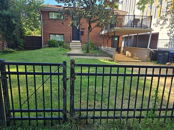 3rd image of 4575 Blaine St NE