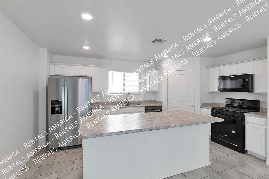 Leasing Special 1st month's rent free. — Photo 2