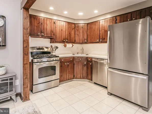 2930 E County Line Rd, Hatboro, PA 19040