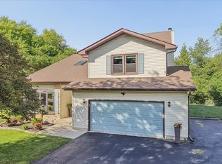 551 Roosevelt Ct, Grayslake, IL 60030