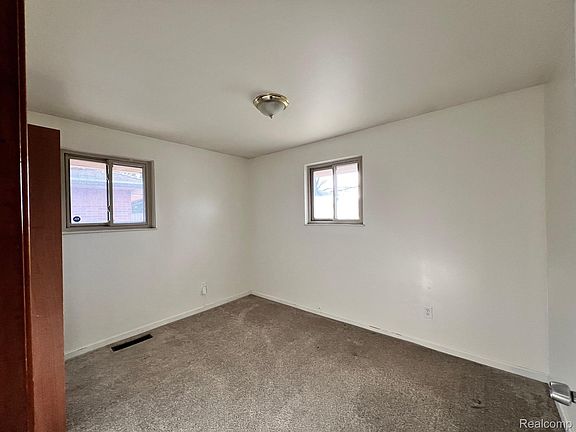 5th image of 5004 Hayes St