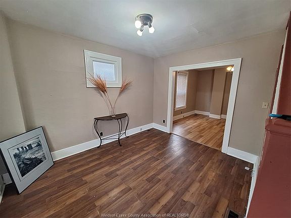 3rd image of 3219 Linwood Pl