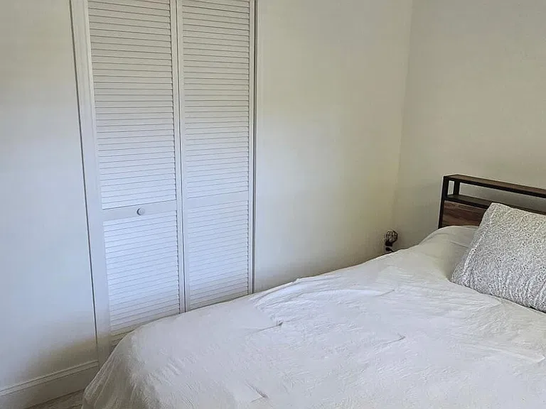 581 Oxford Ave — Photo 15