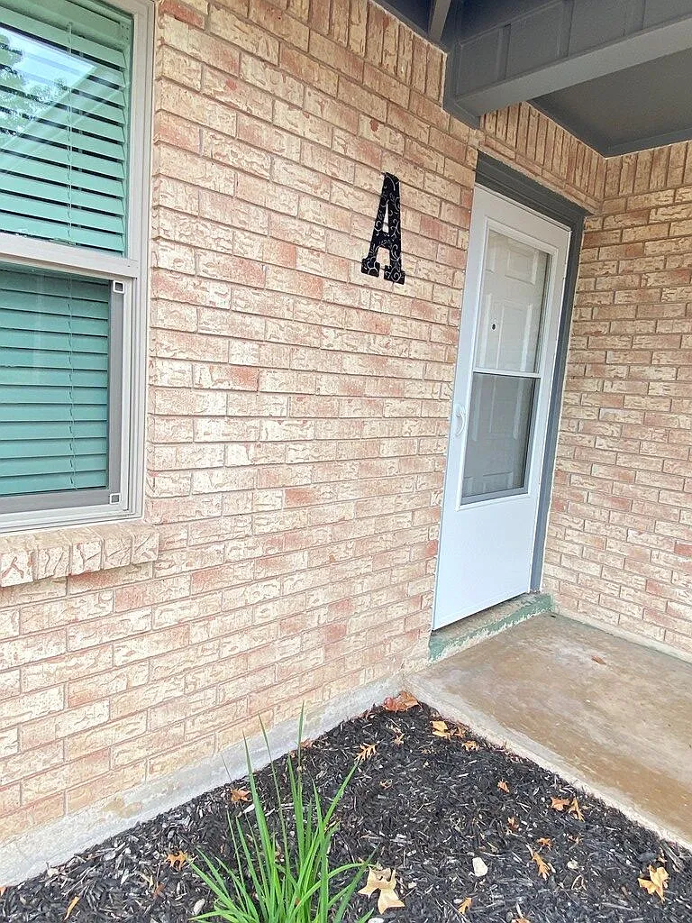 4 bed, 4.0 bath, 1880 sqft, $1,850 — Photo 2