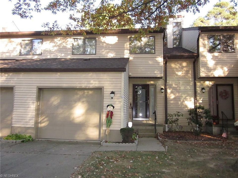 1st image of 9 Greenwood Dr