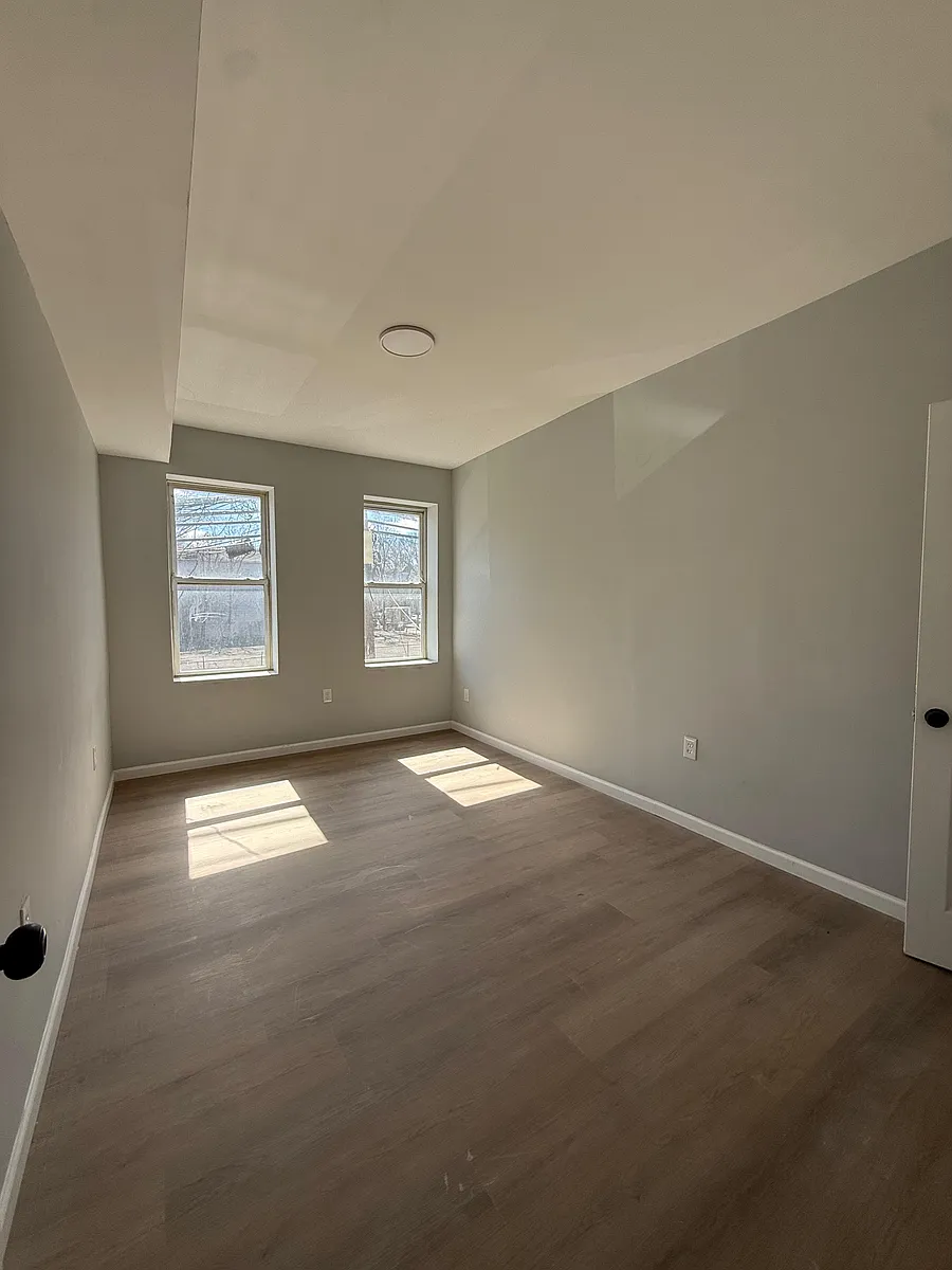 Building Photo - 387 Avon Ave #2