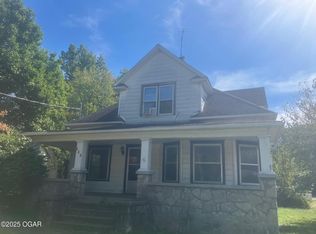 421 E McKinney St, Neosho, MO 64850